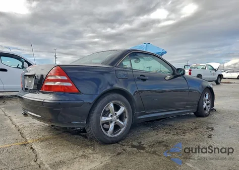 2003 Mercedes-Benz Slk 320 z USA, uszkodzony, nr VIN WDBKK65F03F290288